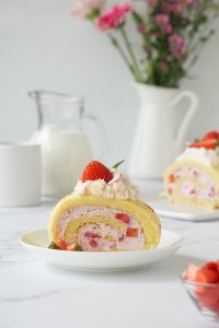 Fruchtige Erdbeer Biskuitrolle