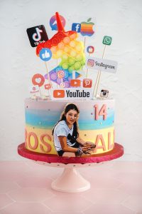 Social Media Torte backbienchen