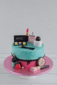 Make up Torte backbienchen