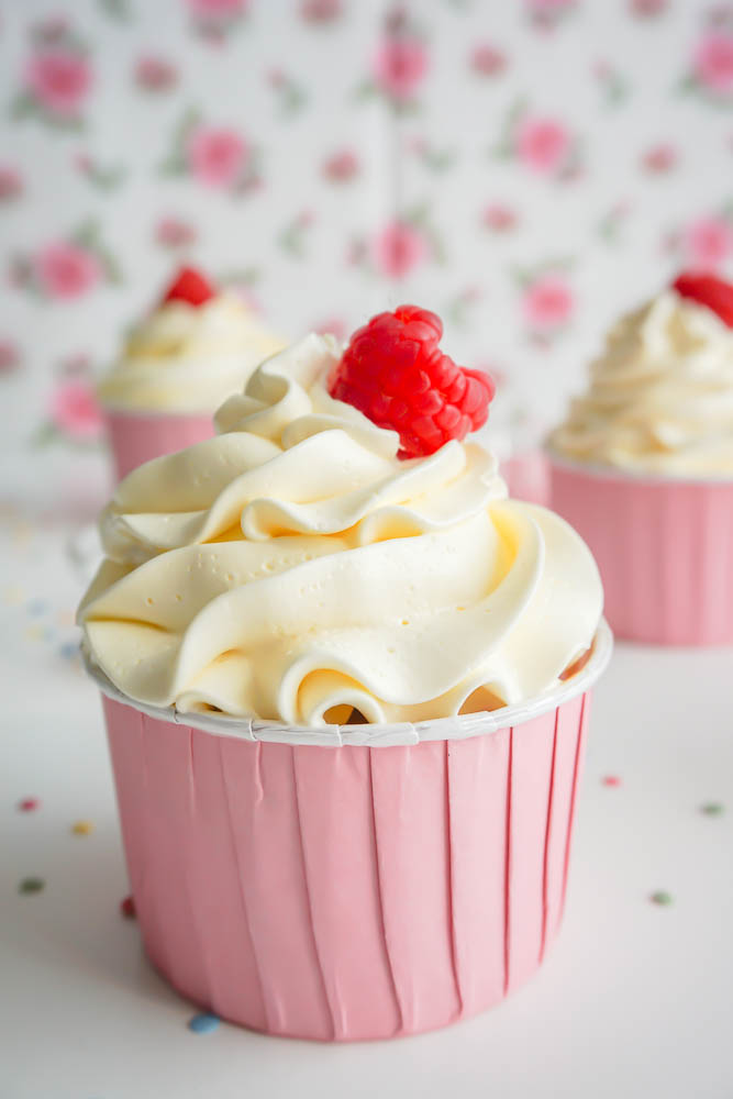 Cupcake mit Vanille Topping – Back Bienchen