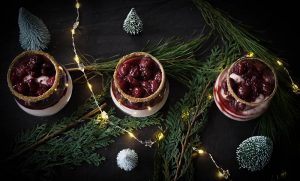 Glühweinkirschen mit Mascarponecreme auf Spekulatiuskeksboden