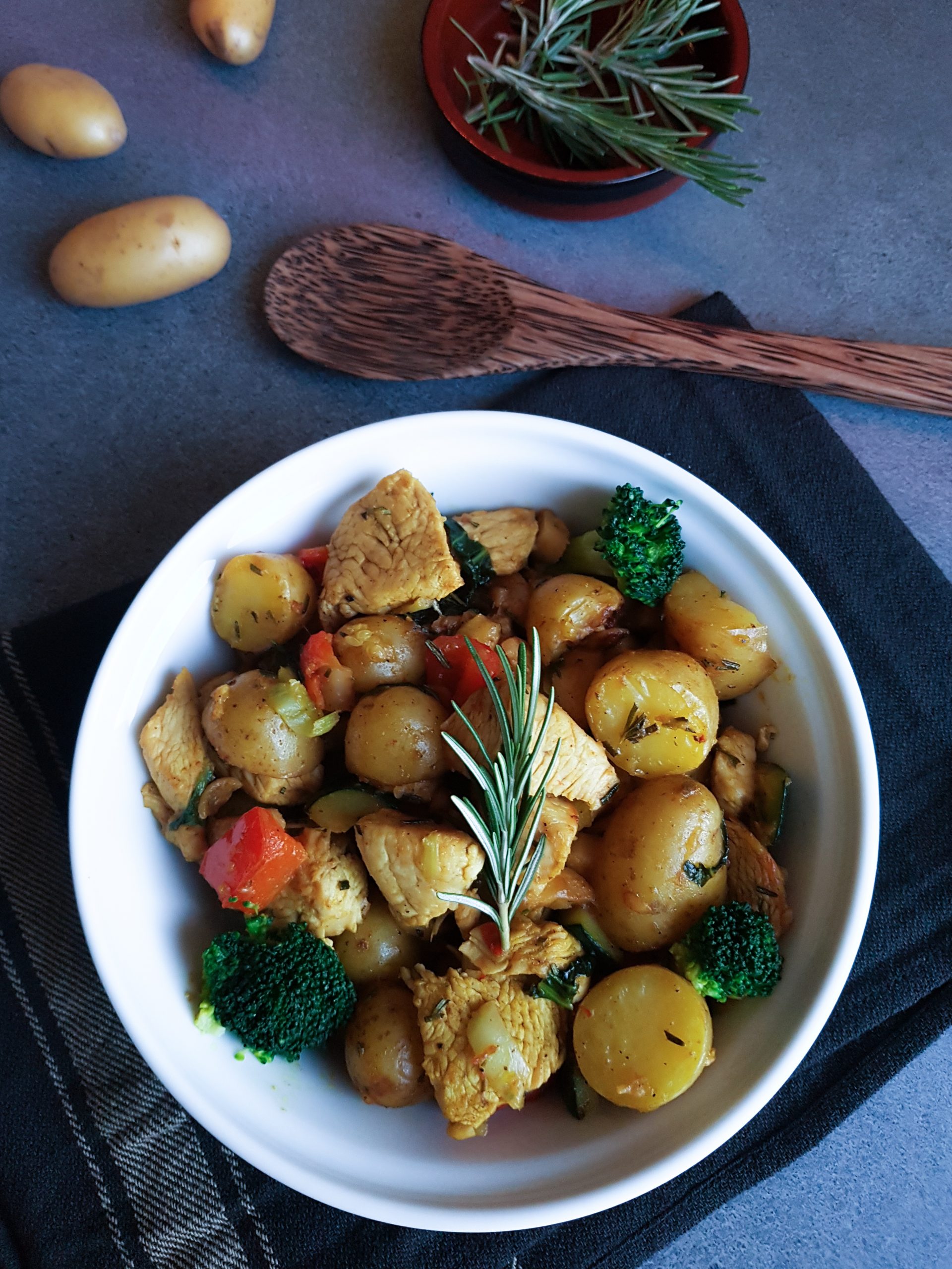 Rezept: Kartoffel-Gemüsepfanne mit Putenbrustfilet