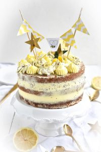 Lemon Curd Torte mit Moon Biskuit Böden